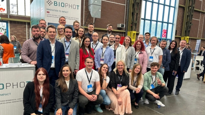 BioPhoT komanda pasaules vadošajā dziļo tehnoloģiju forumā Hello Tomorrow Global Summit 2026 Amsterdamā