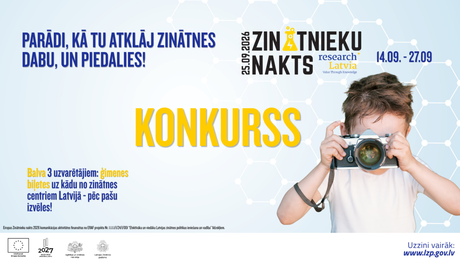 Zinātnieku nakts 2026 konkurss. Uz attēla informācija par konkursu un bērns, kurš fotografē tos, kas uz viņu skatās