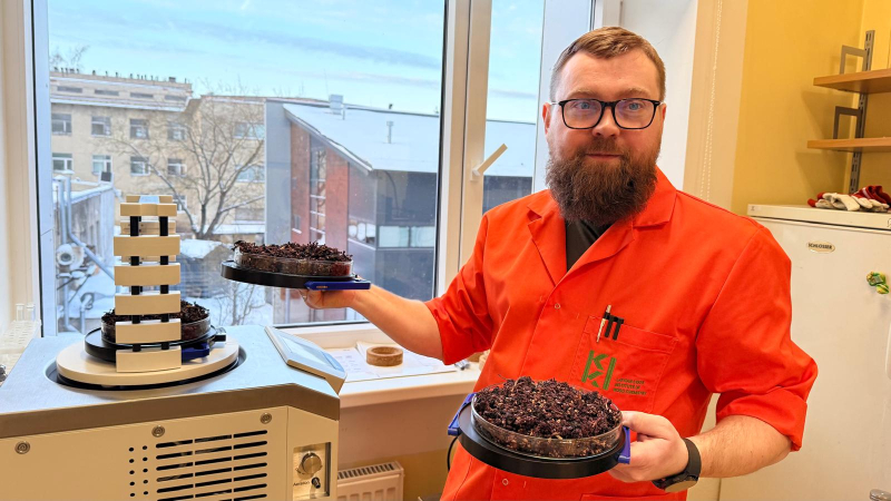 Latvijas zinātnieki veido dzērienu pretaptaukošanās gēnu aktivizēšanai