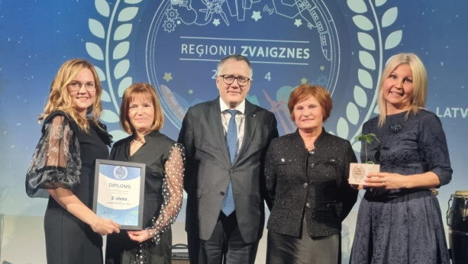 Latvijas Zinātnes padomes pārstāvji konkursa "Ŗeģionu zvaigznes" apbalvošanas ceremonijā