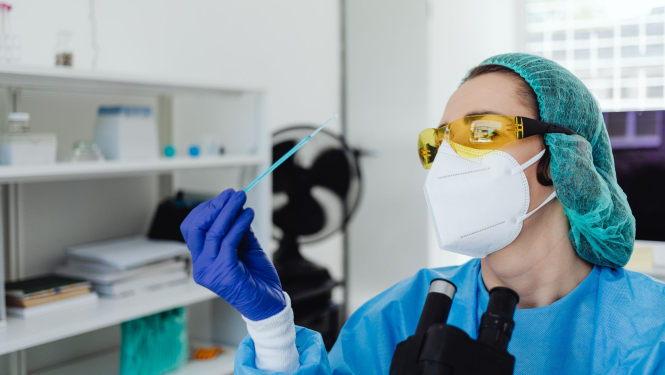 Pētnieks laboratorijā