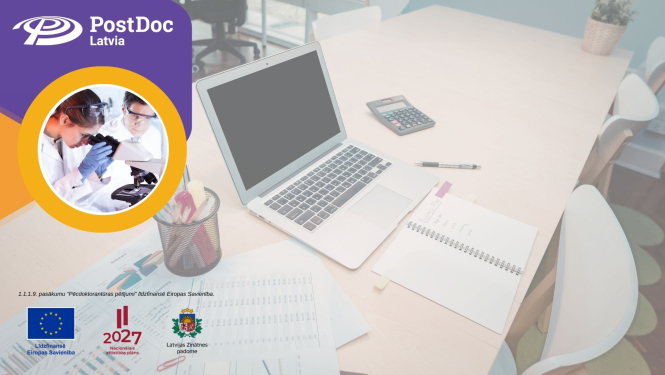 Uz darba galda stāv atvērts dators. Attēla stūrī PostDoc logo
