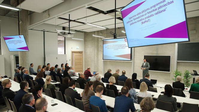 Latvijas Universitātes auditorijā notiek atklāšanas pasākums Valsts pētījumu programmas projektiem