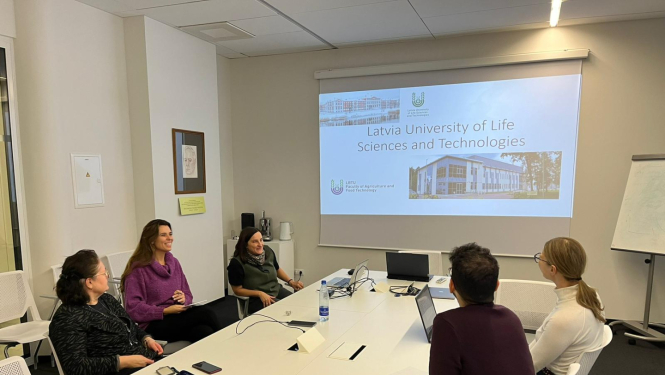Projekta partneru tikšanās Latvijas Biozinātņu un tehnoloģiju universitātē 2024. gada aprīlī