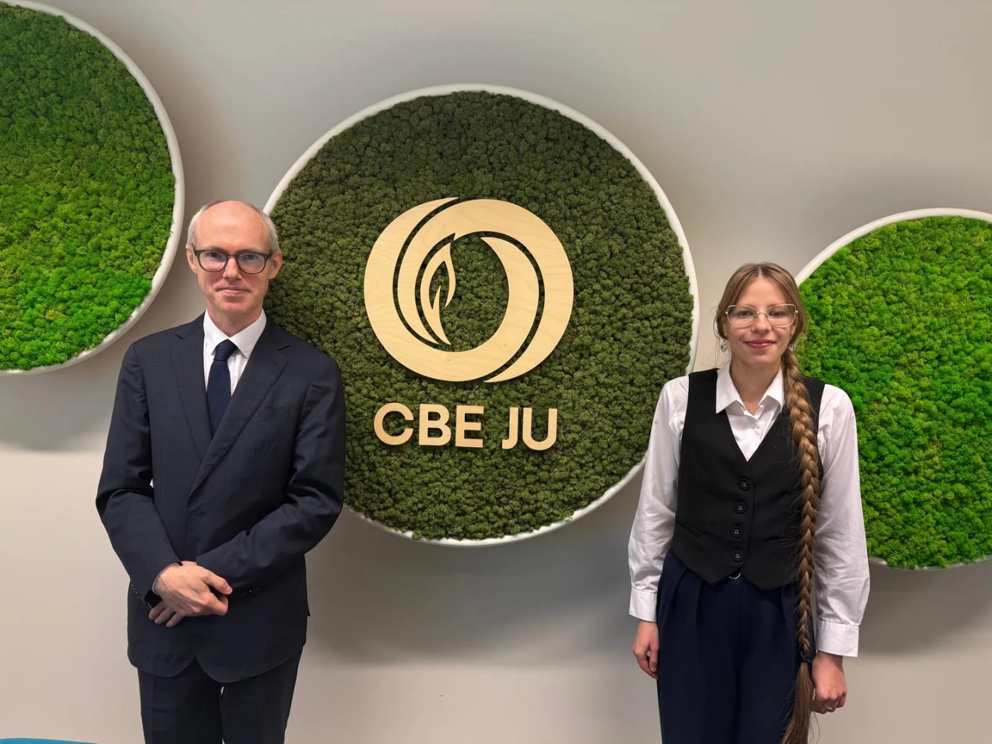 EUCYS 2025 bioekonomikas balvas ieguvēja Evita Mārtinsone Briselē