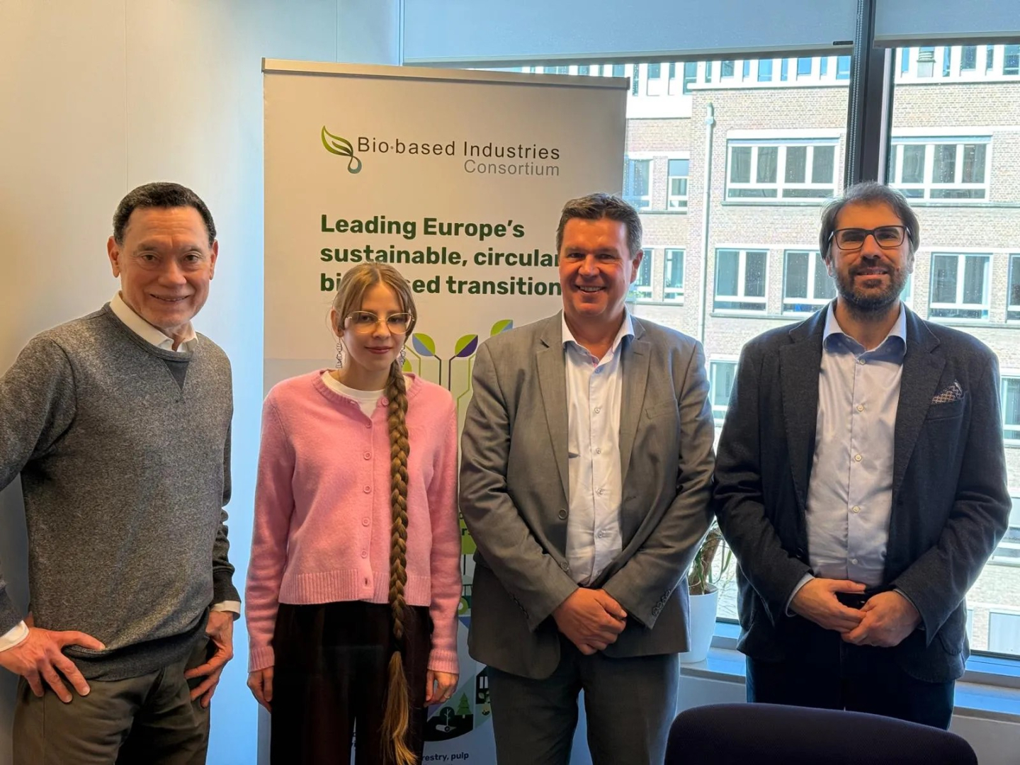 EUCYS 2025 bioekonomikas balvas ieguvēja Evita Mārtinsone Briselē