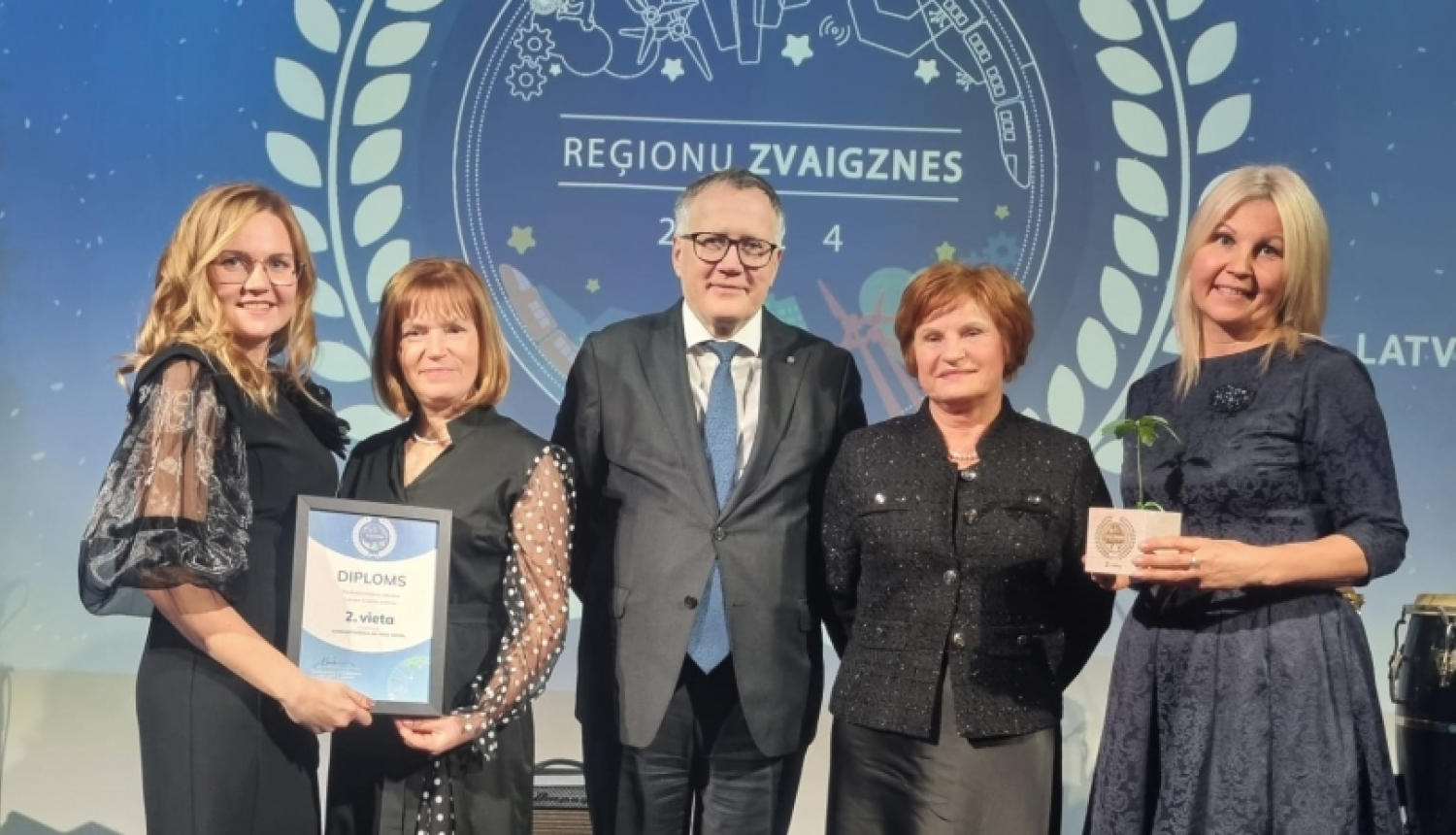 Latvijas Zinātnes padomes pārstāvji konkursa "Ŗeģionu zvaigznes" apbalvošanas ceremonijā