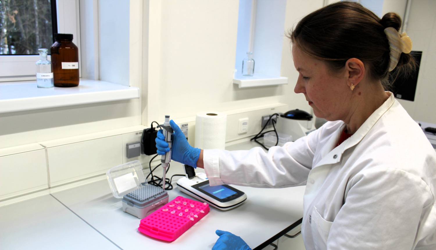 FLPP projekta vadošā pētniece Dr. biol Renāte Ranka laboratorijā