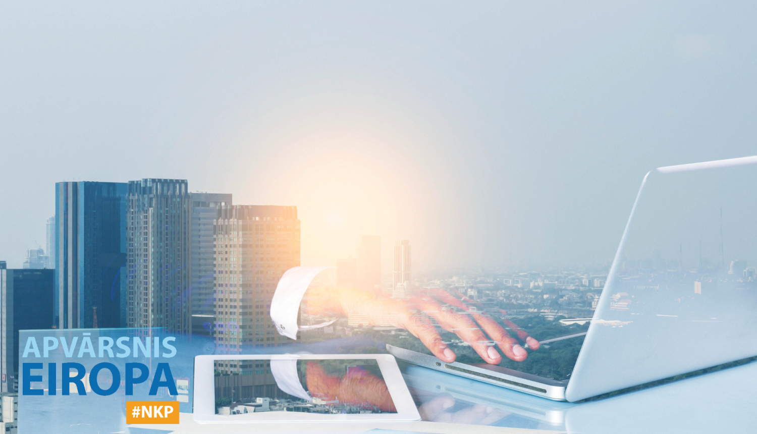 Atvērts klēpjdators un roka. Stūrī Apvārsnis Eiropa logo